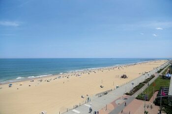 Hotel Surfside Oceanfront Inn & Suites