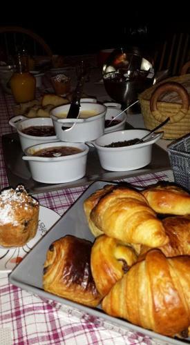 Bed & Breakfast La Pierre Trou�e Chambre D'h�tes
