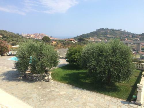 Villa Con Piscina A Imperia, Italy