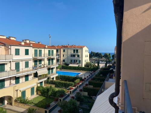 Apartamento Cala Di Sole Bilocale Con Terrazzo, E Piscina Condominiale