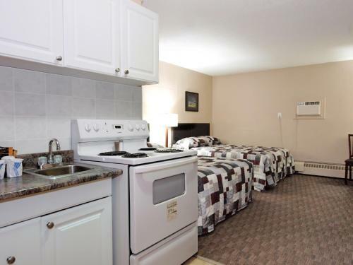 Canadian Motor Inn