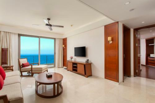 Sanya Seacube Holiday Hotel