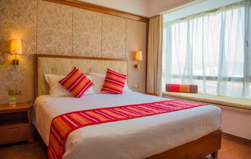 Sanya Seacube Holiday Hotel