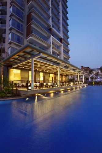 Sanya Seacube Holiday Hotel