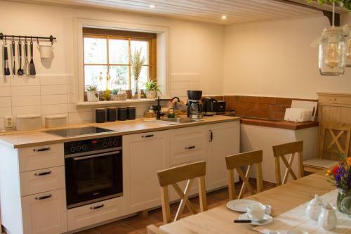 Moderne Jurte Herbsleben