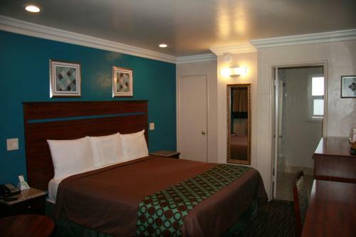 Hotel Civic Center Lodge / Lake Merritt Bart