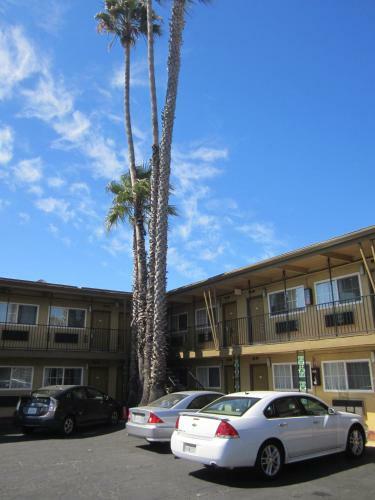 Hotel Civic Center Lodge / Lake Merritt Bart
