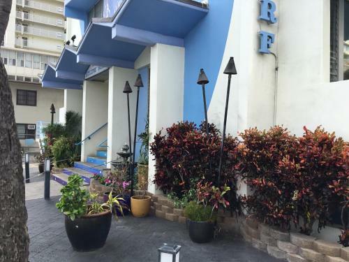 Holiday Surf Hotel