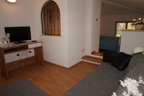 Lovely Semi-detached Villa With Private Garden