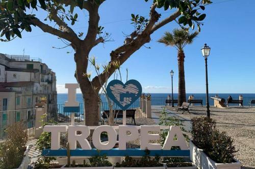 Boutique Apartment With Beach Within Walking Distance, Near Tropea