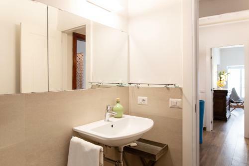 Eloisa Apartment In Lucca! Cozy In Center Town