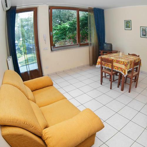 Casa Facchinetti Yellow Apartment