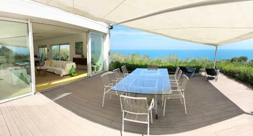 Stunning Design Villa With Unique 180� Sea Views