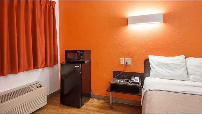 Motel 6 San Antonio - Fiesta Trails