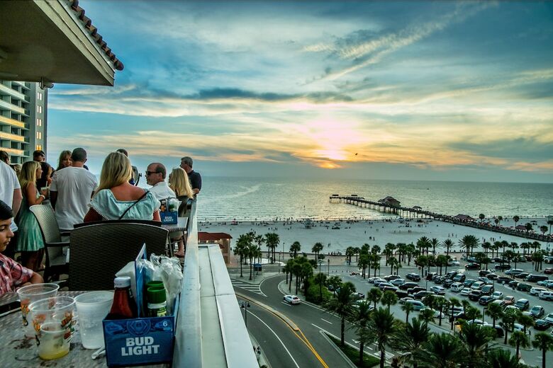 Pier House 60 Marina Hotel