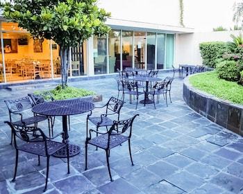 Aparthotel Quality Inn Monterrey La Fe