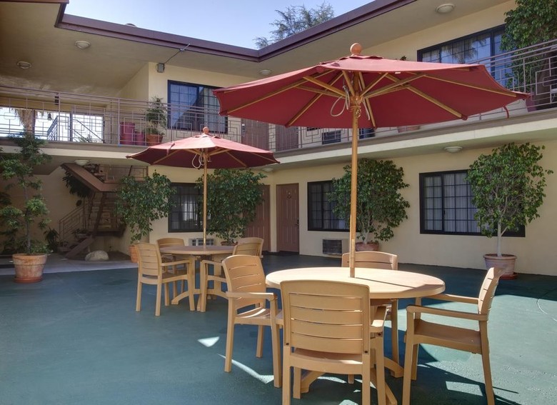 Motel Studio City Courtyard Hotel