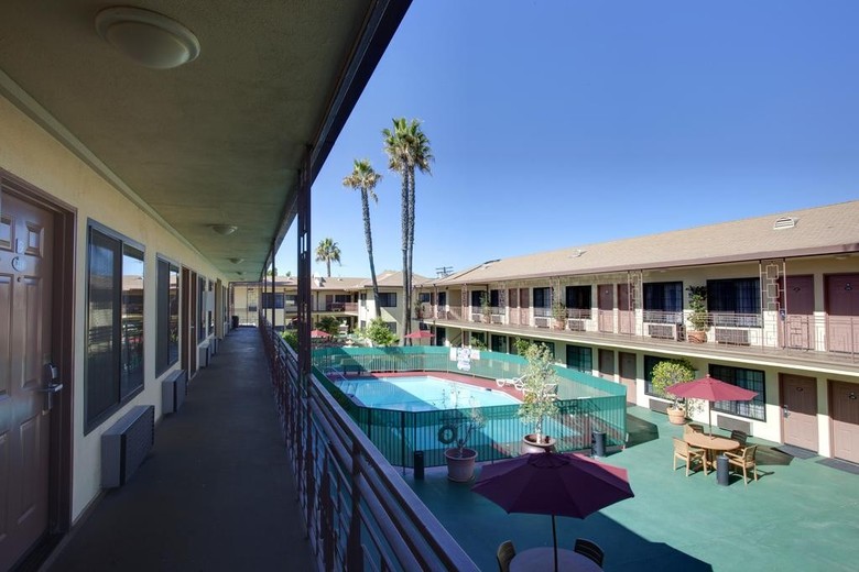 Motel Studio City Courtyard Hotel