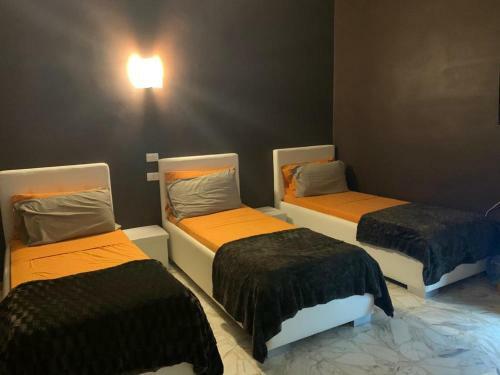 Hostal Mo' Affittacamere-tavola Calda-caffetteria