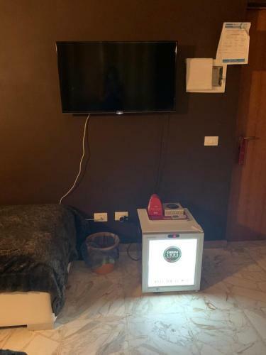 Hostal Mo' Affittacamere-tavola Calda-caffetteria
