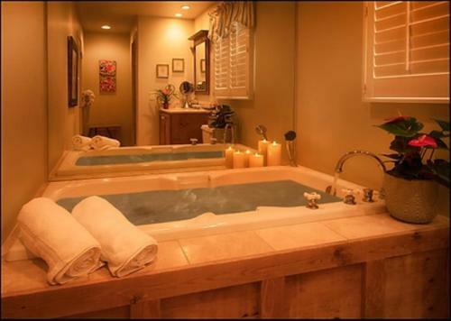 Bed & Breakfast Carmel Country Inn
