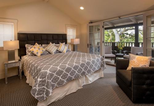 Bed & Breakfast Carmel Country Inn
