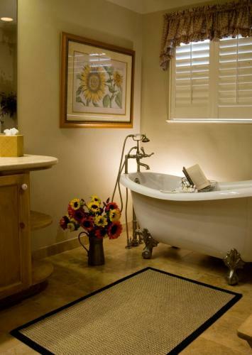 Bed & Breakfast Carmel Country Inn