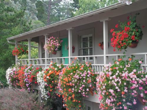 Bed & Breakfast Carmel Country Inn