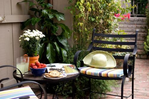 Bed & Breakfast Carmel Country Inn