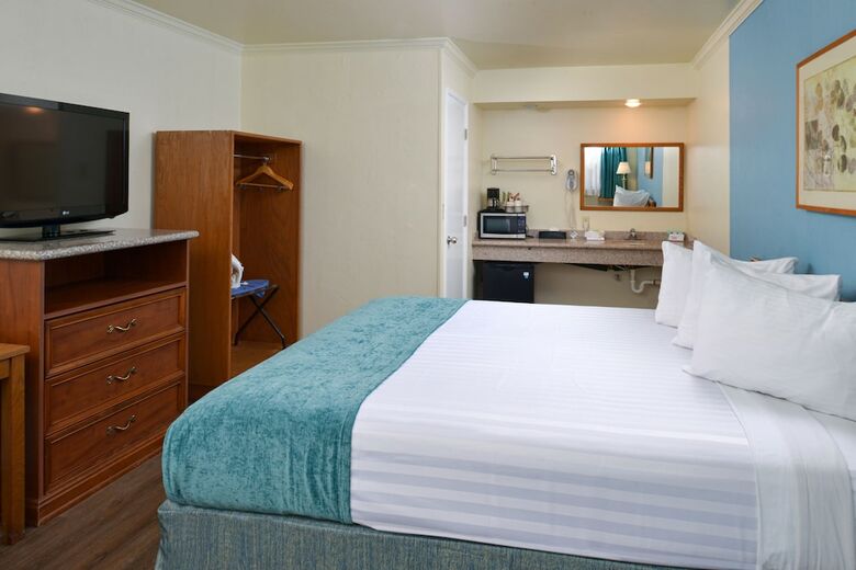 Hotel Edgewater Inn And Suites