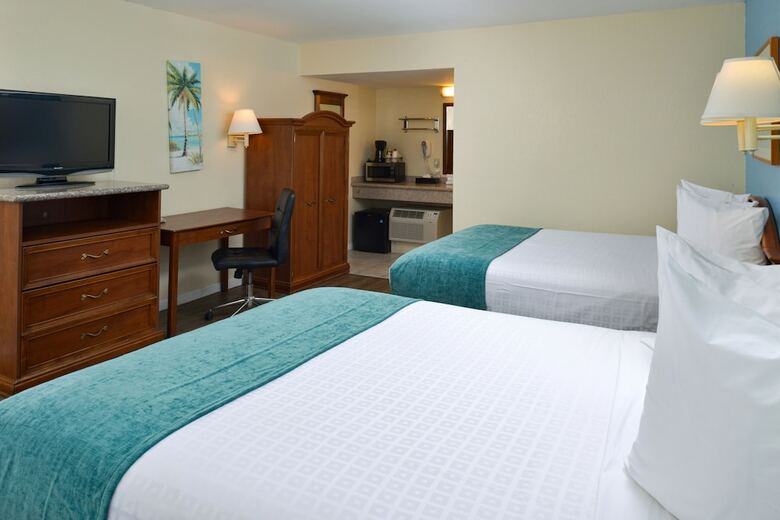 Hotel Edgewater Inn And Suites