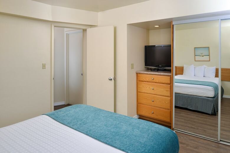Hotel Edgewater Inn And Suites