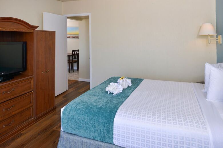 Hotel Edgewater Inn And Suites