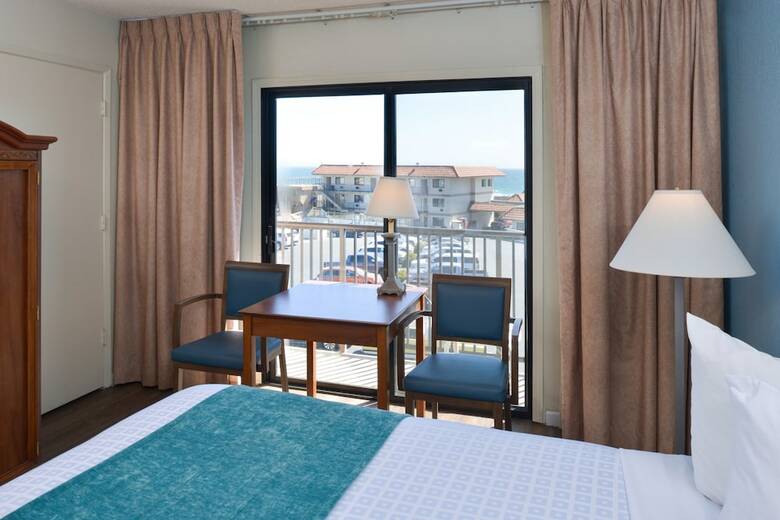 Hotel Edgewater Inn And Suites