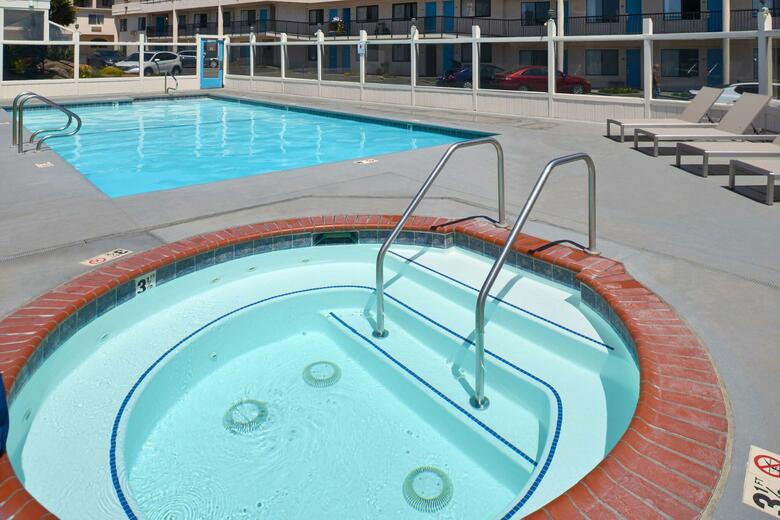 Hotel Edgewater Inn And Suites