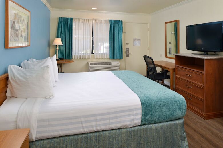 Hotel Edgewater Inn And Suites