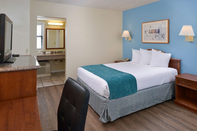 Hotel Edgewater Inn And Suites