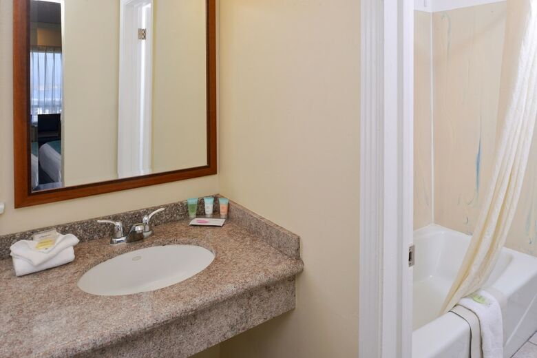 Hotel Edgewater Inn And Suites