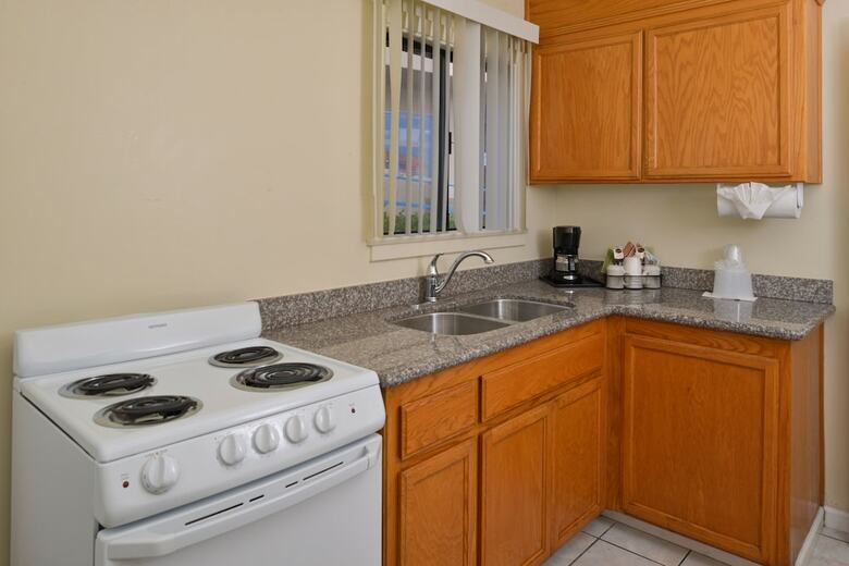 Hotel Edgewater Inn And Suites