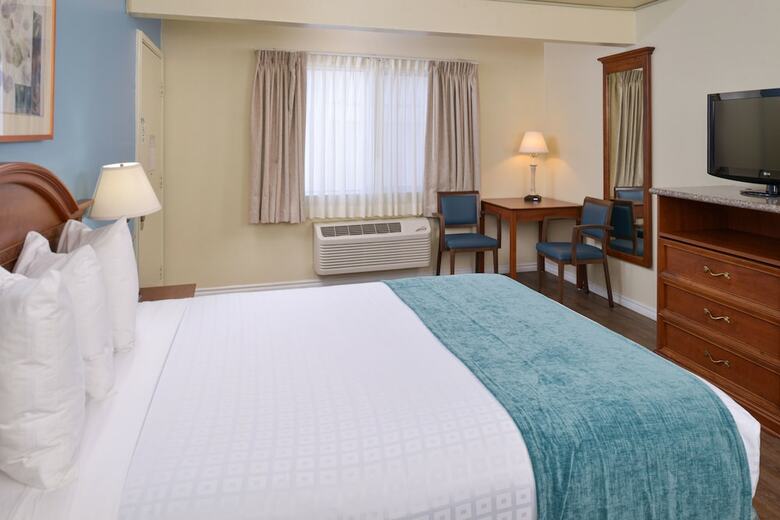 Hotel Edgewater Inn And Suites