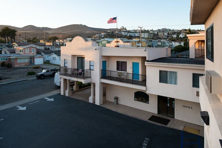Hotel Edgewater Inn And Suites