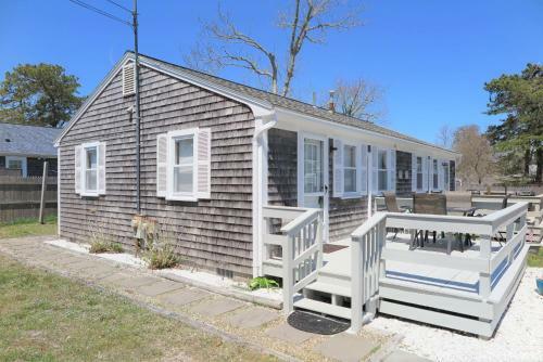2 Minute Walk To Beach, Cape Cod Escape