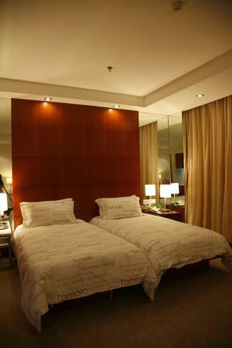Yangtze River Tomolo Hotel (jianghan Road Branch)