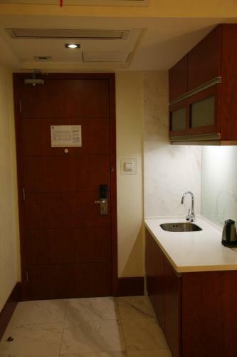 Yangtze River Tomolo Hotel (jianghan Road Branch)