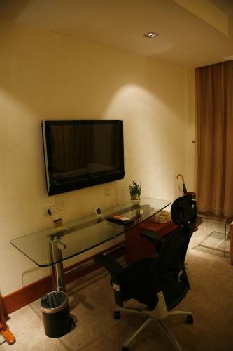 Yangtze River Tomolo Hotel (jianghan Road Branch)