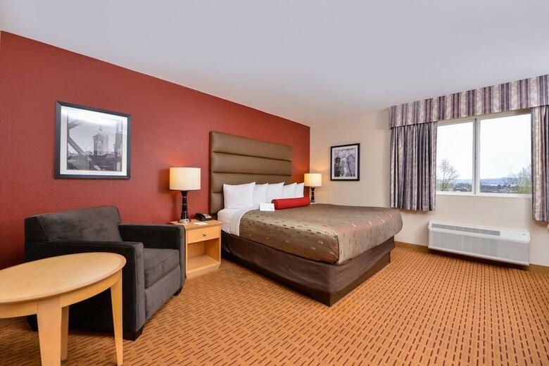 Hotel Clackamas Inn And Suites
