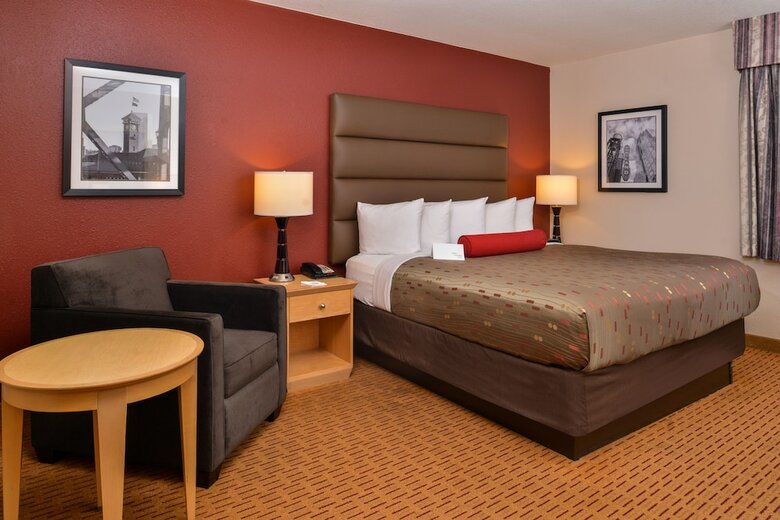 Hotel Clackamas Inn And Suites
