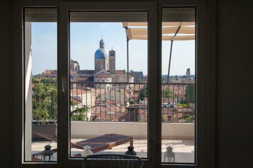 M14 Teatro Verdi Terrace Apartment