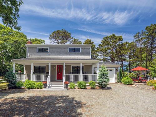 Chic Spacious Home Half A Mile From Commercial Street