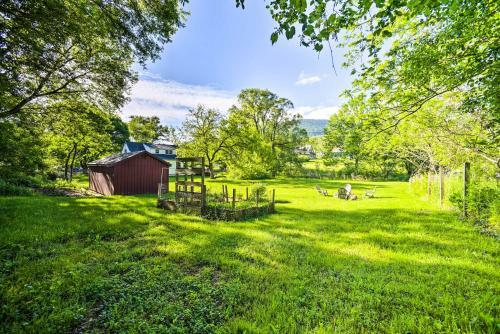Peaceful Family Home With Fire Pit And Large Yard